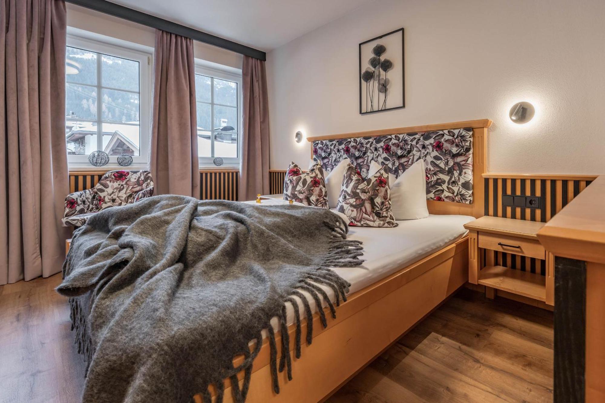 Apparthotel Sonnenhof Mayrhofen Ngoại thất bức ảnh